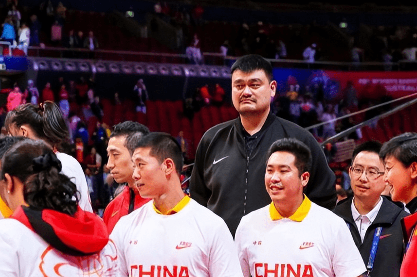 姚明黑脸被错怪,杨鸣回应辞职大韩不退,周琦暗示辽篮3队要挖人_辽宁