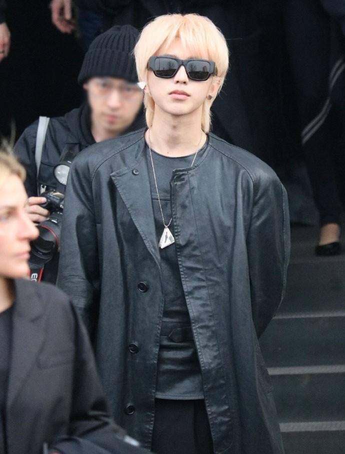 prada大秀蔡徐坤开场刘雯闭场,真时尚潮人云集!_prada_活动_状态