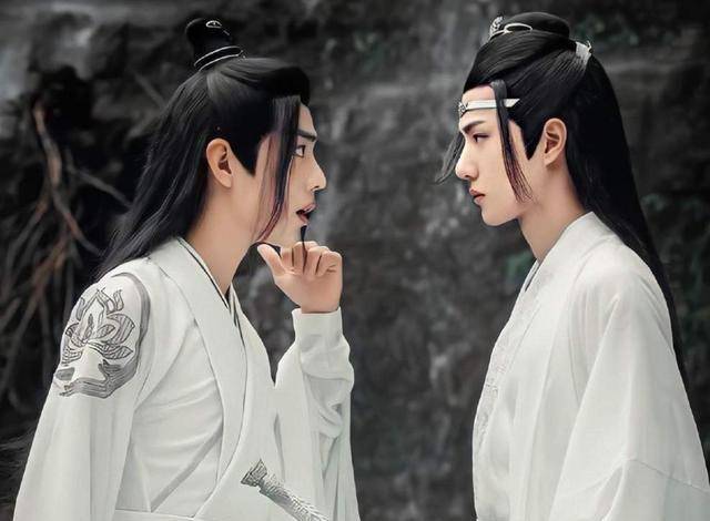 面对肖战的困境,王一博虽说没有被推到风口浪尖,但因此受到的冲击也不