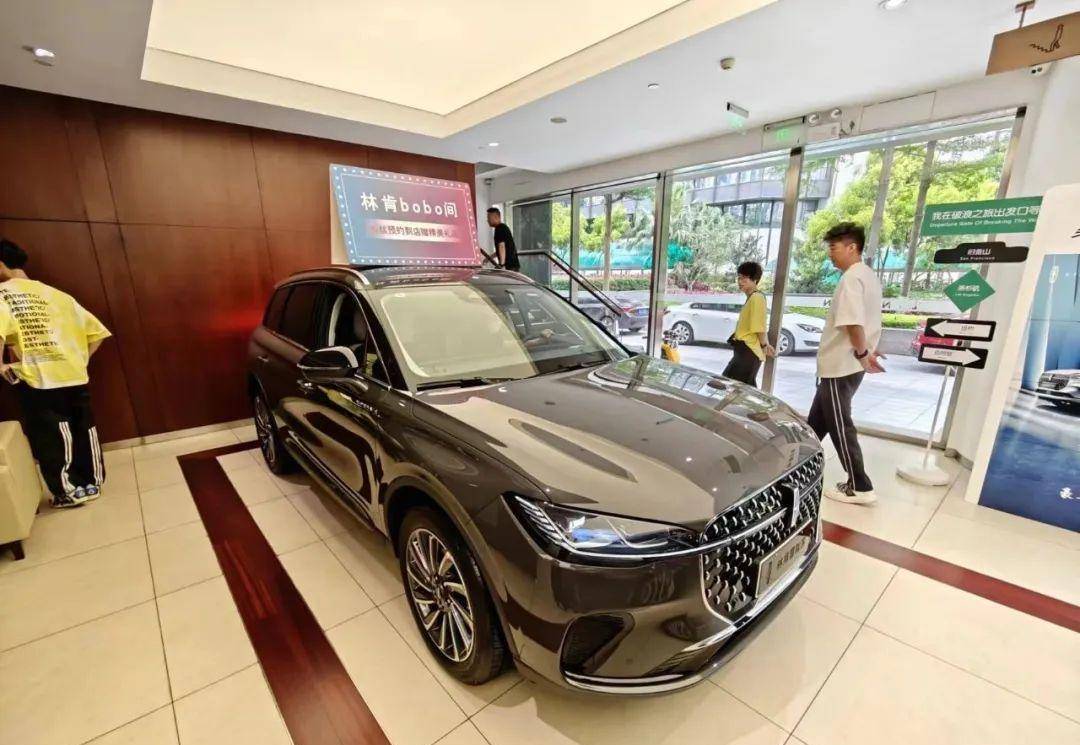 实探五一车市:价格体系崩塌,二线品牌白菜价,捆绑销