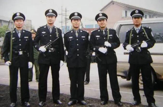 公安皮夹克警服图片