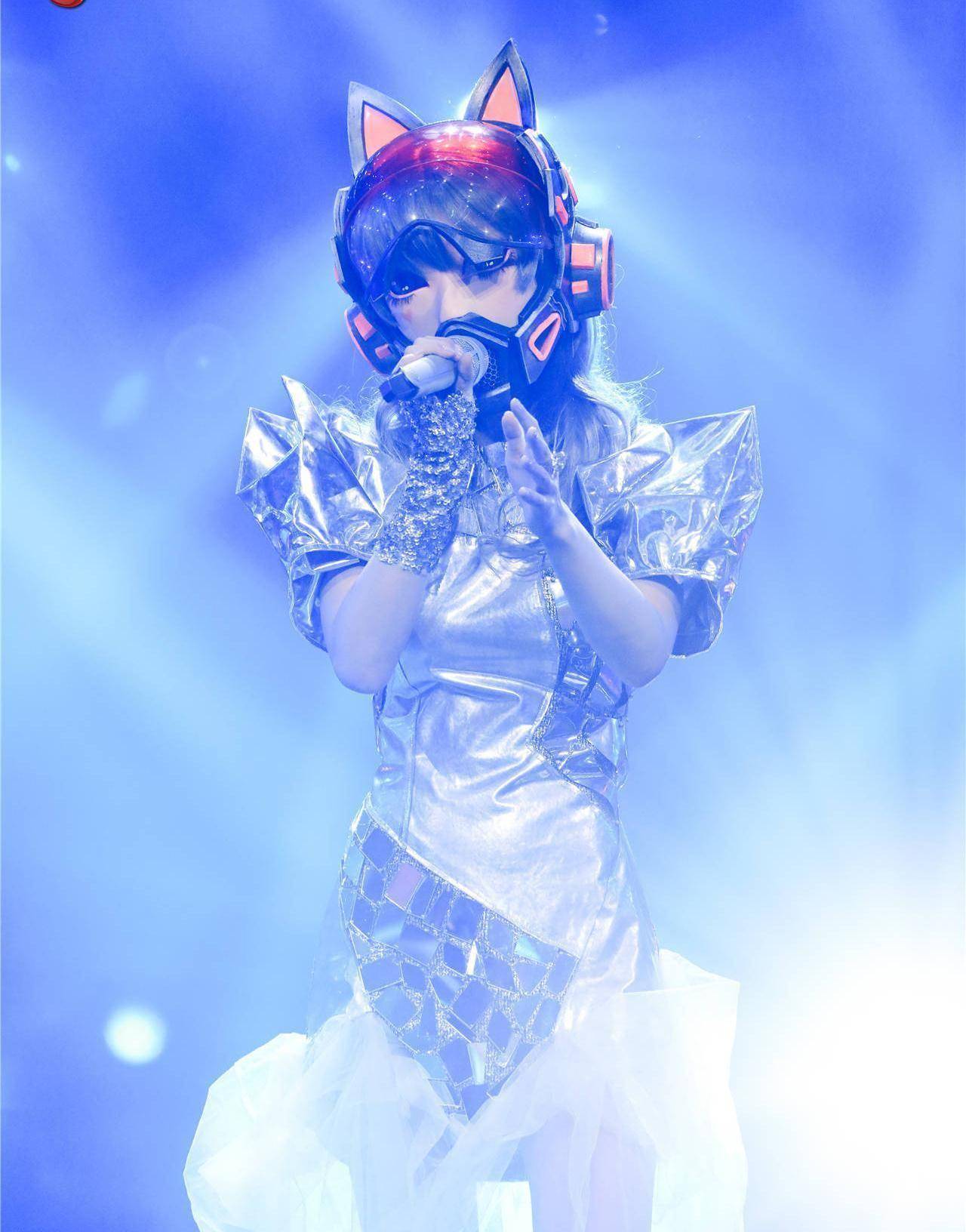 "穿马甲的星际少女"揭面:"军师"就是我 我就是赵露_蒙面_舞台_身份