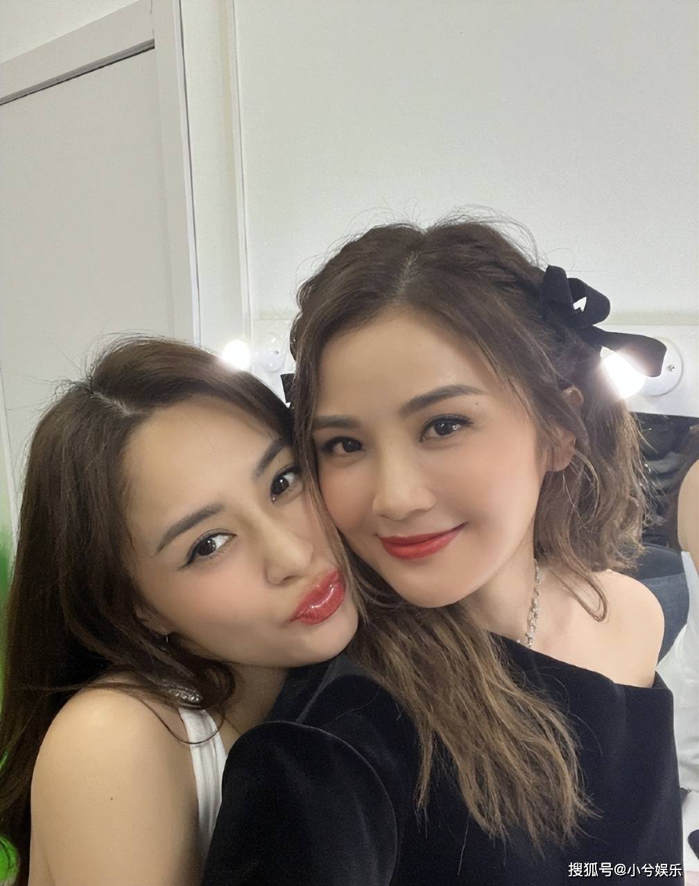 twins组合成立22周年,阿娇阿sa晒合影庆祝,被赞"世纪一对"_感情_友谊_