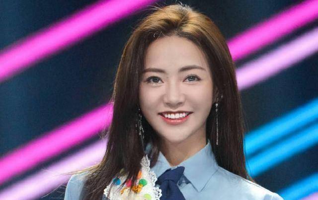 "青春有你2"竟隐藏一位十分低调的选手,家境和虞书欣不相上下_程曼鑫