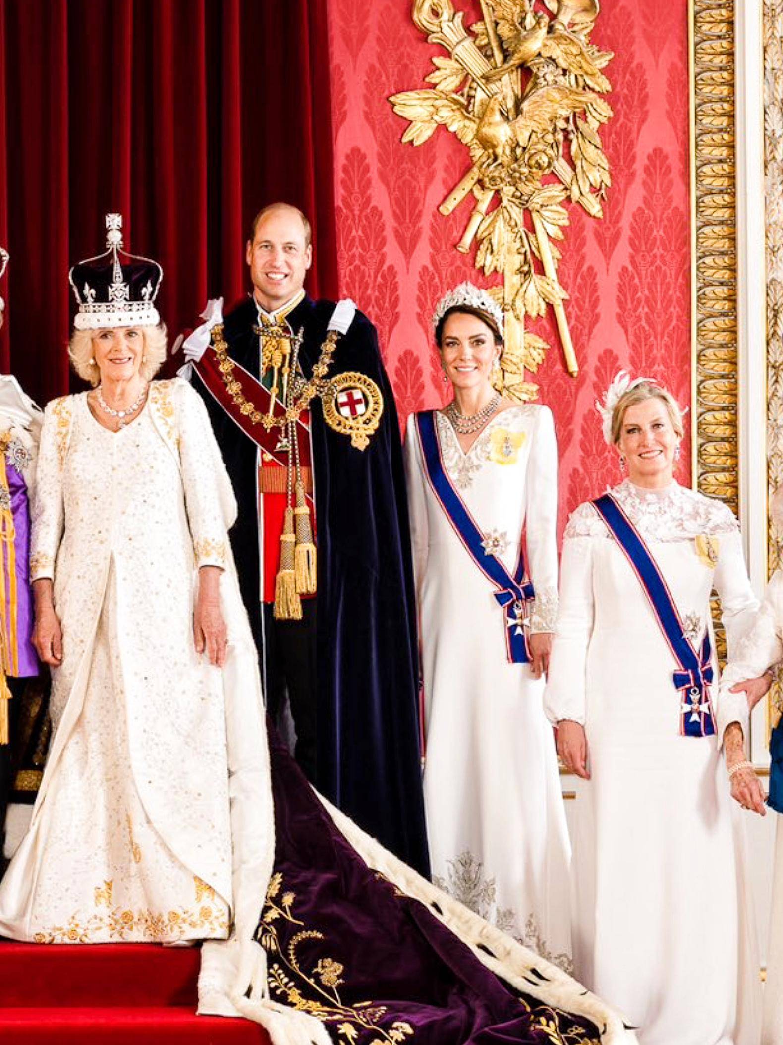 项链_礼服_女王