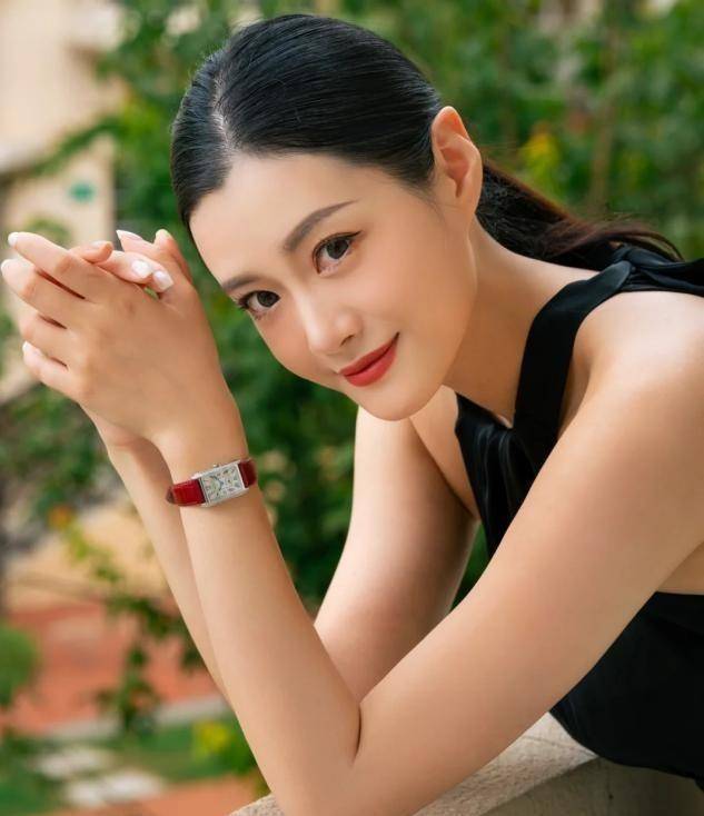 潘多拉手链好还是开口手镯好_手链好还是手镯好_玉手镯好还是玉手链好