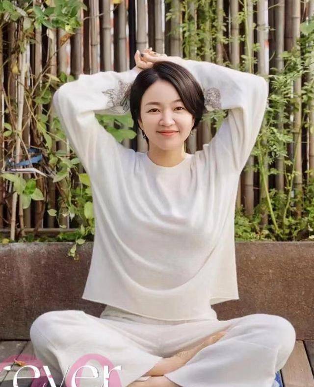 "讨好型人格"阿雅,被大小s欺压二十年,曾为姐妹两人跳过楼_友情_因为