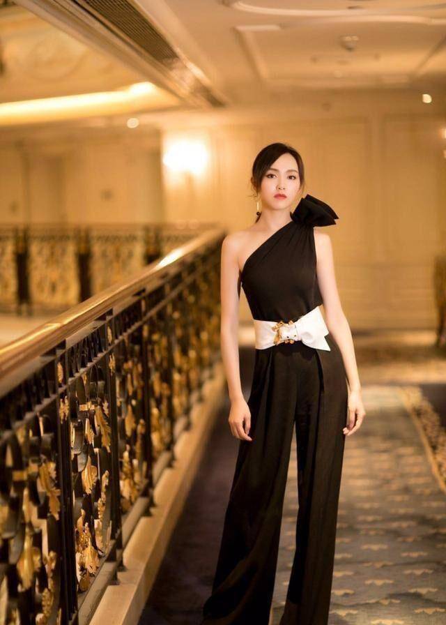 "小蛮腰"杨幂,迪丽热巴,王俊凯,王源都比不过她的"蚂蚁腰"_cm_腰围