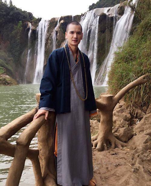 "最帅和尚"释明心:放弃铁饭碗出家为僧,多次拒绝富婆的追求_父母_工作