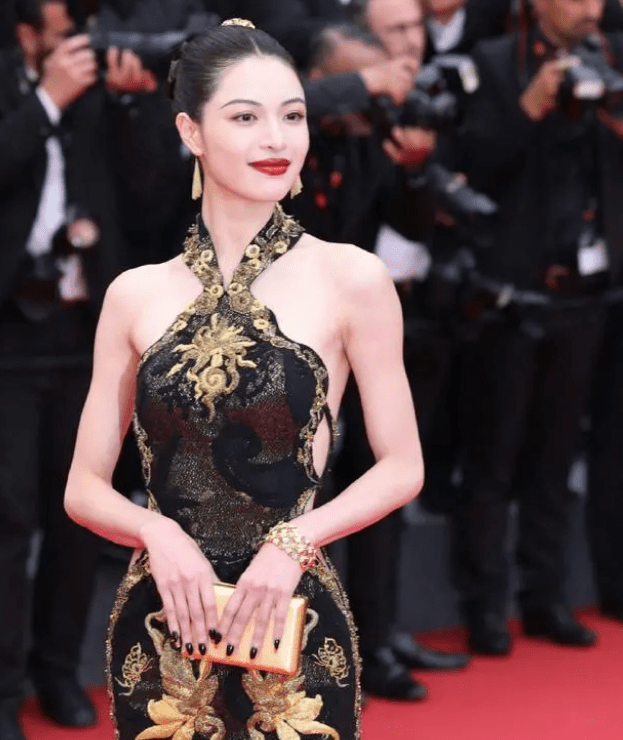 钟楚曦戛纳红毯 一袭黑金旗袍明艳大气,红毯上的东方美人_中国_电影节