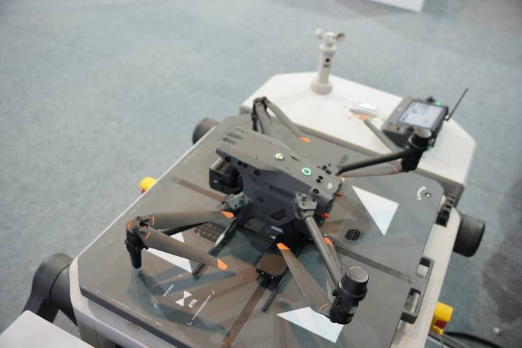 更为重量级的无人机,起飞重量达到了9kg,在去年dji发布了禅思h20n云台