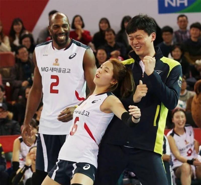 韩国排球女神家暴老公图片