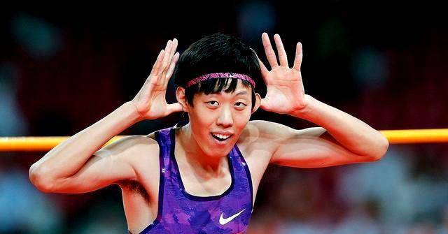 张国伟成功复出,夺得金牌并决心挑战2米40,网友调侃依旧年轻!