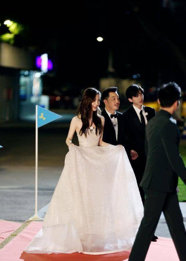 从最新的路透照来看,蔡徐坤,郭麒麟,angelababy,李晨,沙溢还有郑恺等