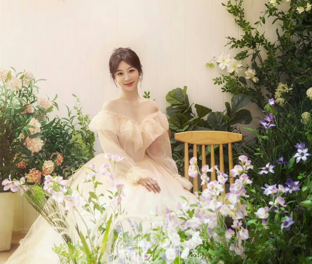 杨紫520营业照来了,多款婚纱造型太百变,你pick哪一组?