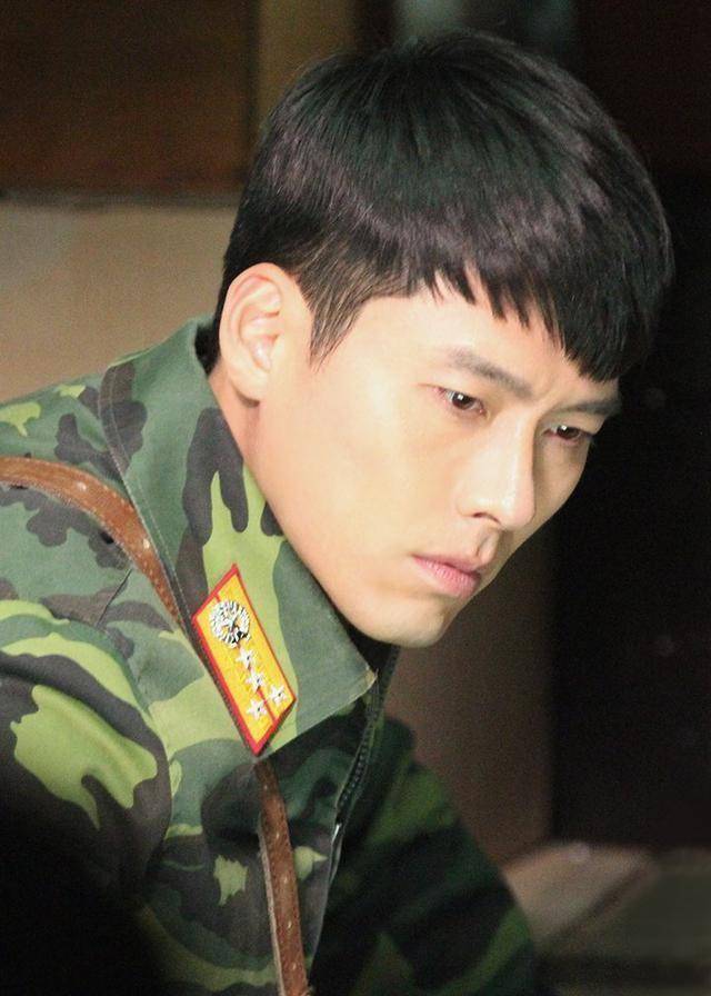 《爱的迫降》幕后花絮:军装玄彬,大写的帅气_大尉_爱情_隐秘