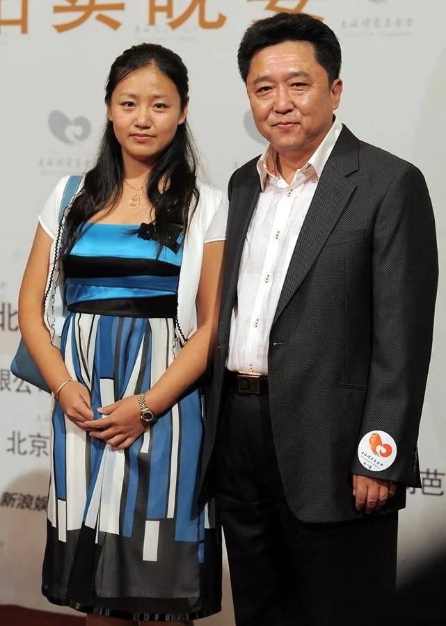 少女头 条纹裙美如学生,把老公衬成爸_优点_女人_知识