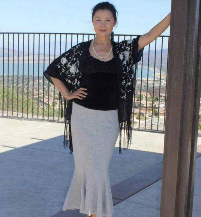 平时老了,穿好看又时髦,不思美,68岁依旧优雅贵气的姜黎黎_少女_气质