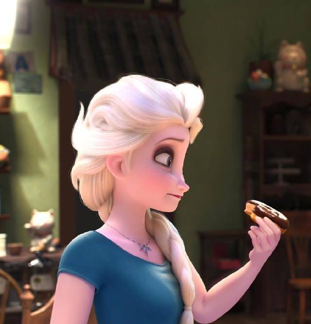 当艾莎女王换上现代装,躲过土气的北地服,看到旗袍装惊艳全场!