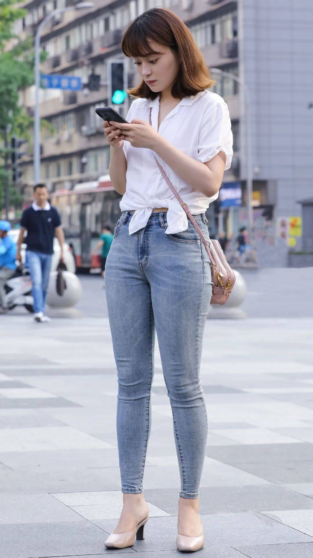 简单随性的穿法,清爽明媚有魅力_女生_牛仔裤_身材