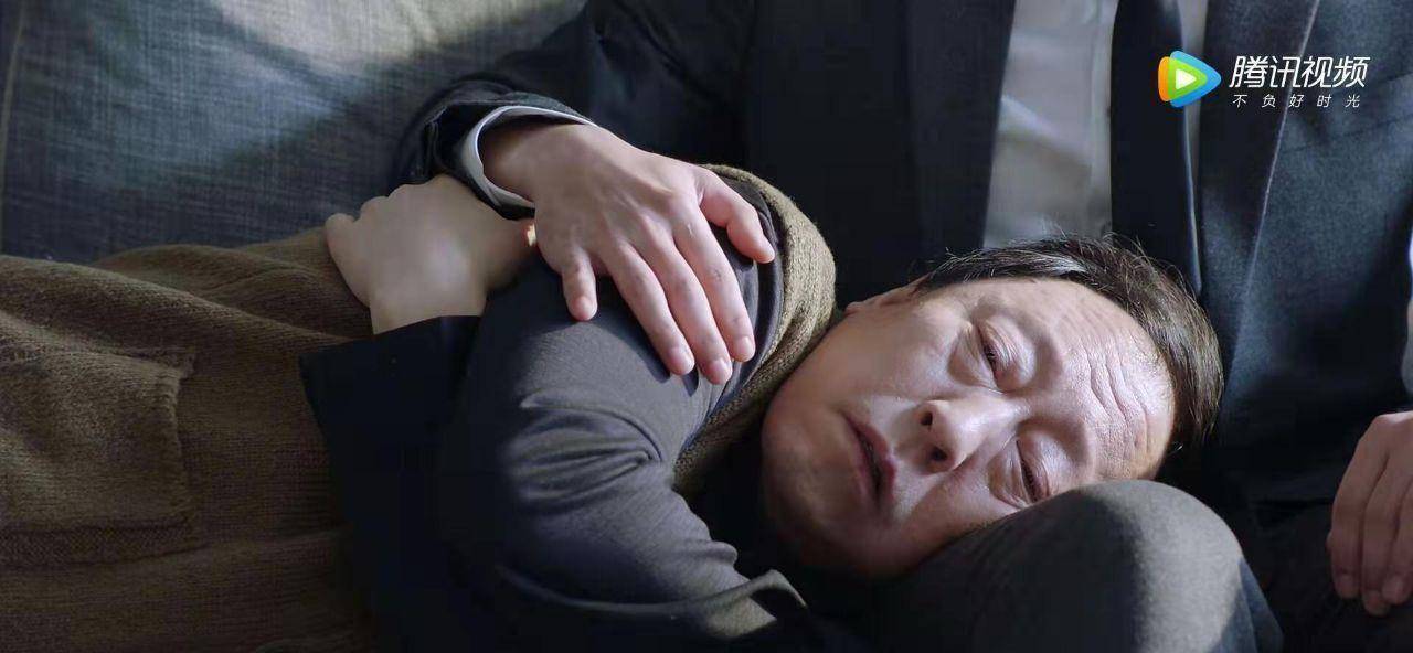 女儿的保护作用,甚至他害怕成为城门失火殃及池鱼的鱼,于是他明哲保身