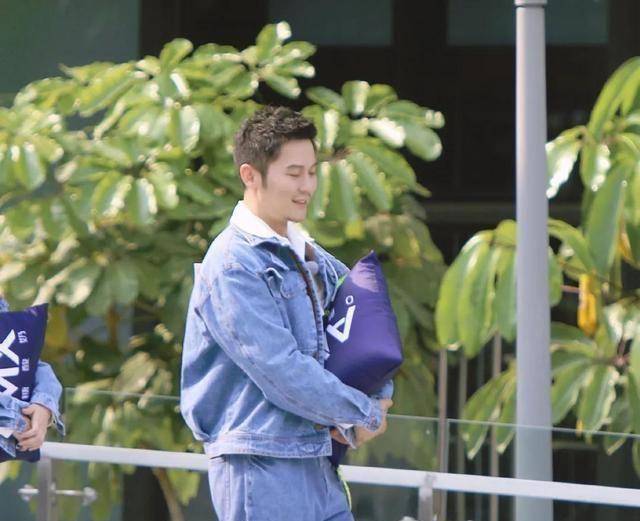 跑男团宋雨琦缺席,白鹿邓紫棋飞行嘉宾_网络_蔡徐坤_漂亮