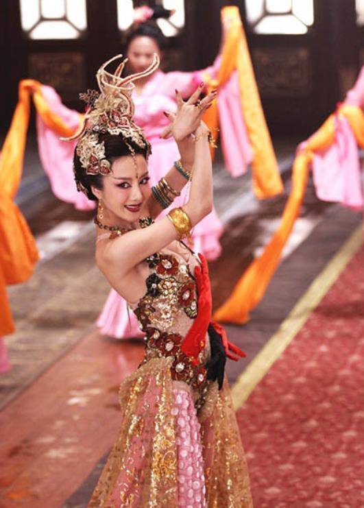 第一个就跟大家说说在《封神英雄榜2》中饰演妲己的李依晓,这部剧当时