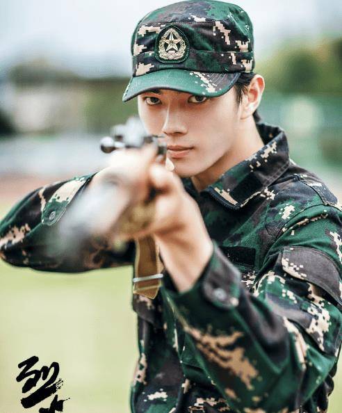 《烈火军校》来袭,许凯化身玩世不恭富家子,狂撩女主白鹿_军装_李程彬