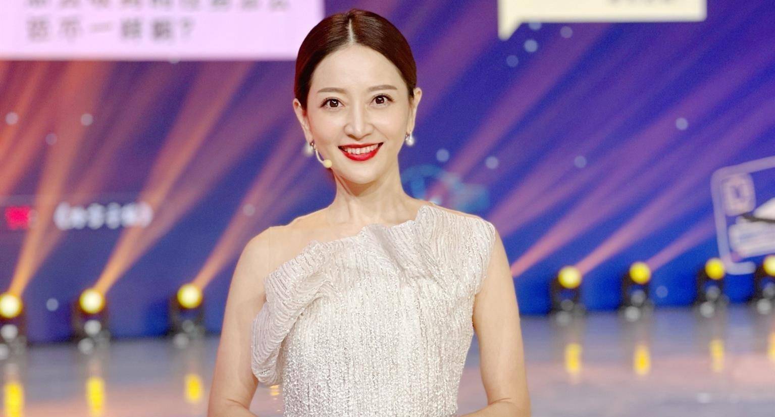 财经一姐谢颖颖,颜值依旧,完全看不出年龄,果然是岁月的宠儿_福建省