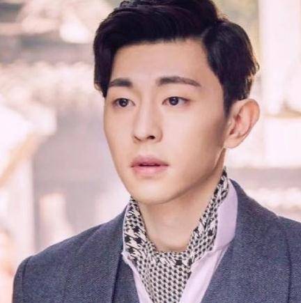 《海棠经雨胭脂透》新预告,邓伦民国造型亮眼,李一桐口红出戏_伦哥