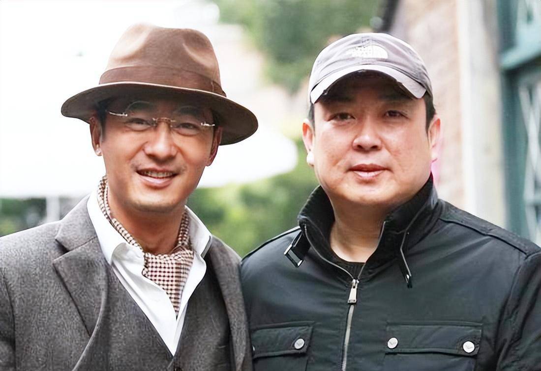 刘江没有收入,主要靠王彤养家糊口.