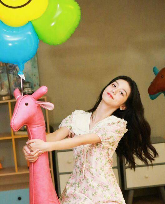 赵丽颖,杨紫,张艺兴,林俊杰等明星纷纷在520当天晒出了美照_营业