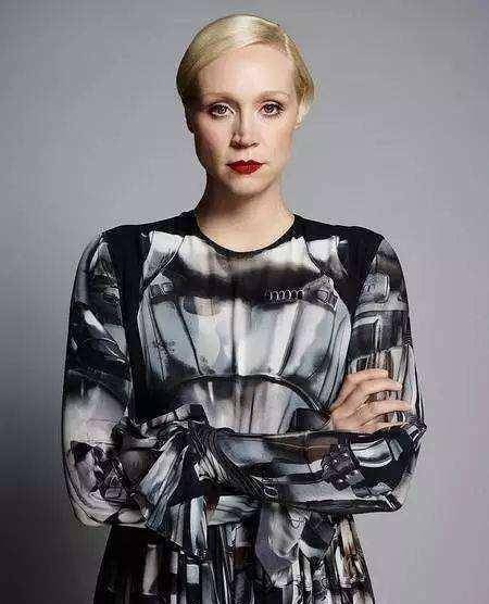 《权力的游戏》中被称为"美人"的布蕾妮,现实生活中也是个美人_凯瑟琳