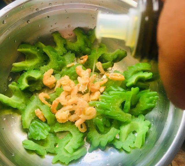 苦瓜拌海米,清热去火的夏日凉菜_油盐_食欲_解毒