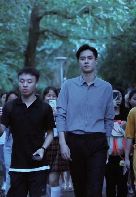 中,胡一天,张云龙查案的这所大学,原来就是浙师大_同学_建筑_横店