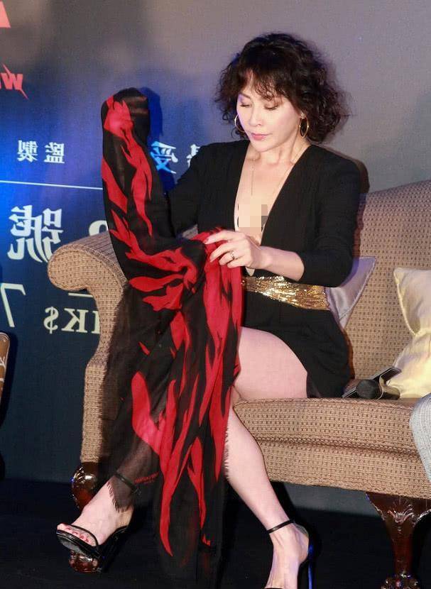 服了53岁刘嘉玲!