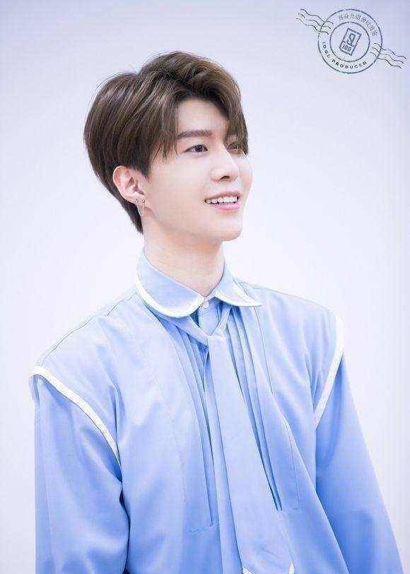 蔡徐坤是个人练习生,而其他练习生大多都有公司.