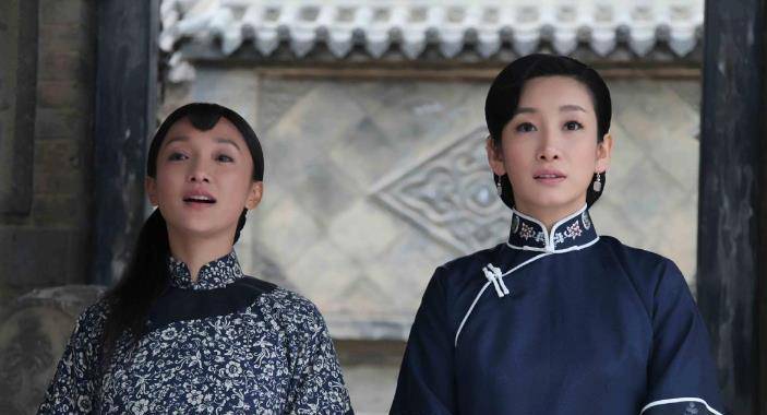 比较秦海璐的同班同学章子怡,刘烨,她硬是把一手烂牌打出王炸_中戏