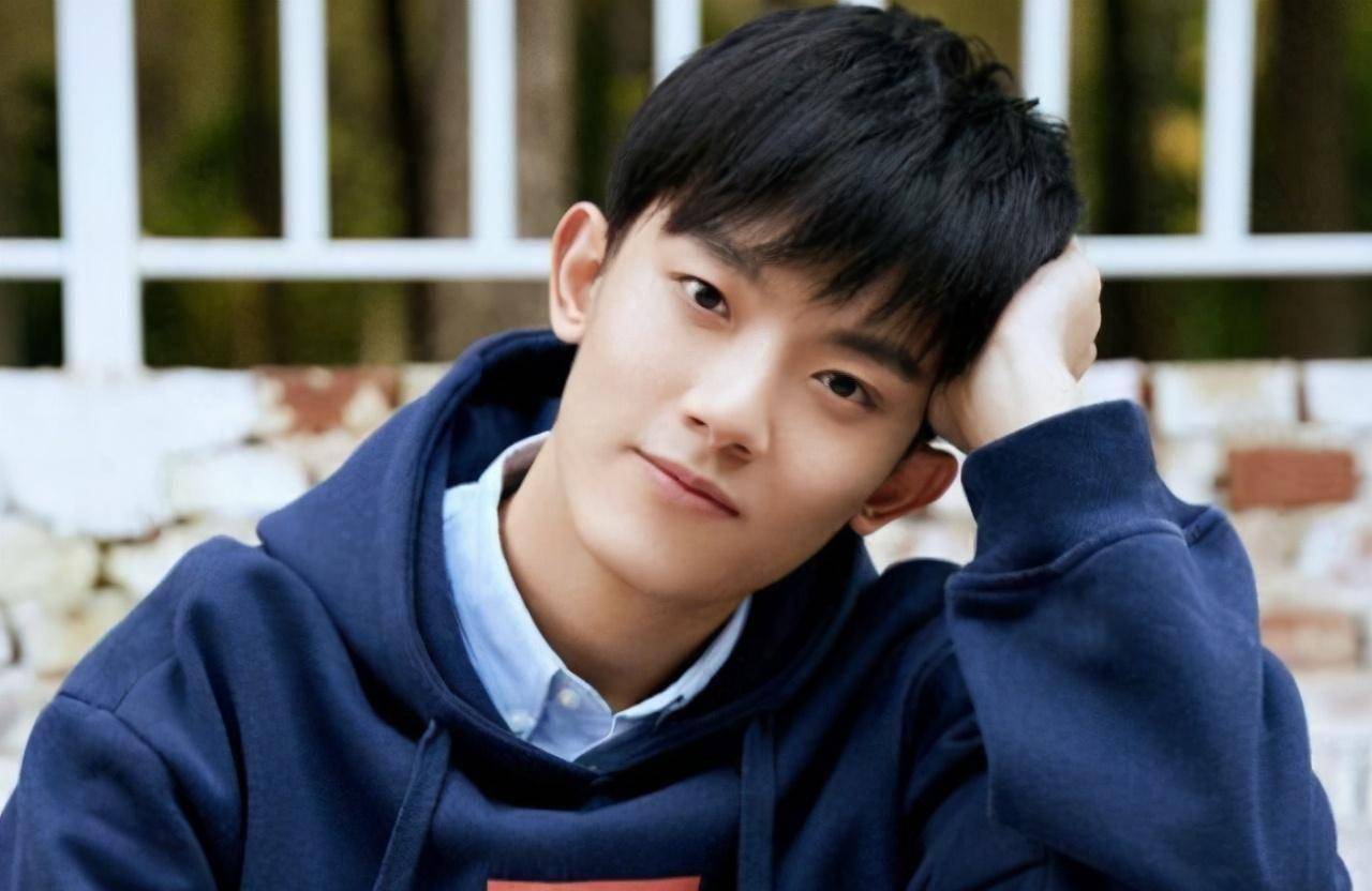 李明德相信看过《亲爱的热爱的》这部剧的观众都不陌生吧,李明德在剧