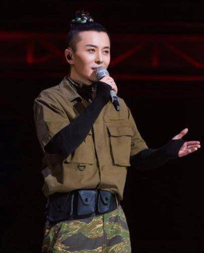 据悉麦亨利和李云迪将会在"三公"出局,而"四公"更是一下子淘汰了敖犬