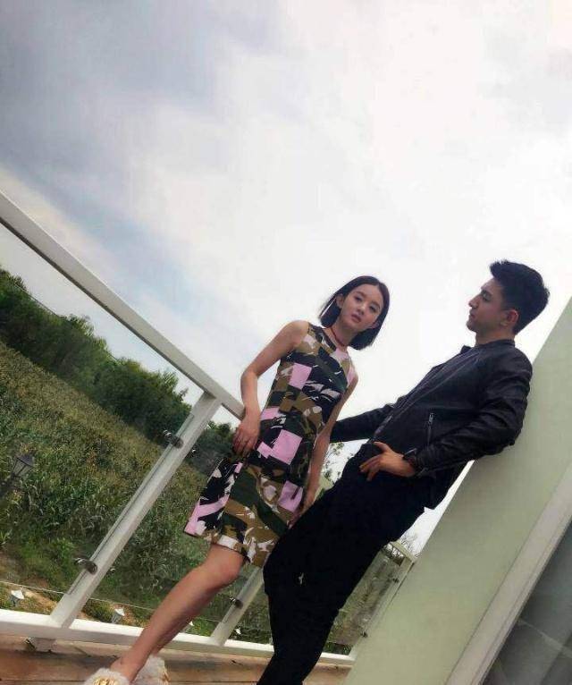 《倾城时光》金瀚赵丽颖罕见生活合照,像亲姐弟,吃的菜好香!