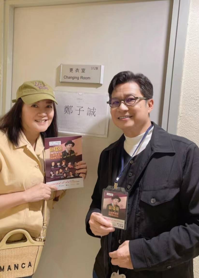 tvb知名绿叶罕晒夫妻合照,再婚20年未有生育无损之间感情_郑子诚