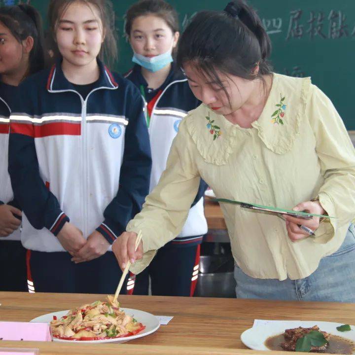 额敏县第六中学团委举办第三届校园文化艺术节之厨艺大赛