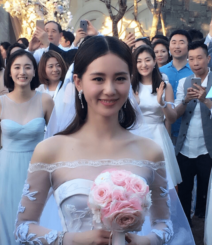 5亿天价彩礼,张歆艺对她卑躬屈膝,刘诗诗没你想象那么简单_杨幂