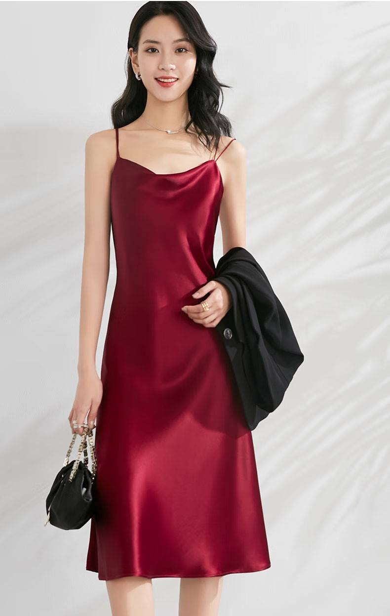 夏日魅力穿搭,酒红色与吊带裙相遇,让你散发女性魅力_气质_设计_特色
