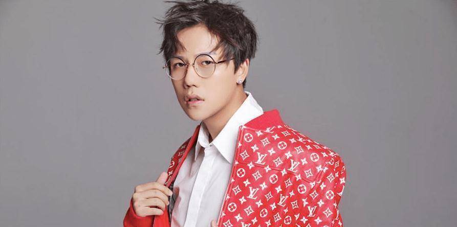 《我型我秀》05届冠军,曾饿到吃狗粮的刘维,如今狂晒奢侈品包_刘伟