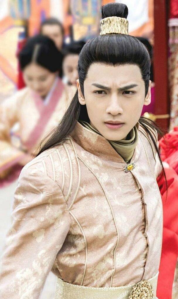 《上古情歌》罗云熙美图分享,搭档是吴倩,扮相不输润玉和上官透_宣阳