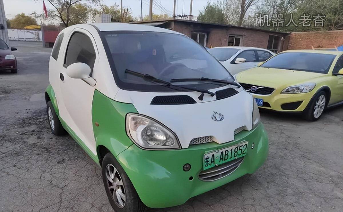一万出头的迷你新能源汽车,两座版微型纯电动轿车,袖珍型绿牌车