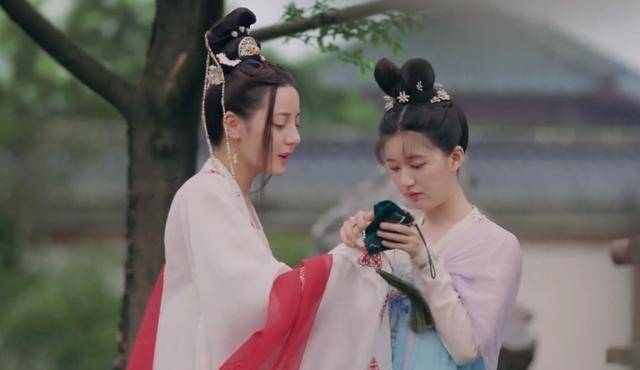 《长歌行》热巴赵露思同框,都穿唐代公主装,气质差异一目了然!
