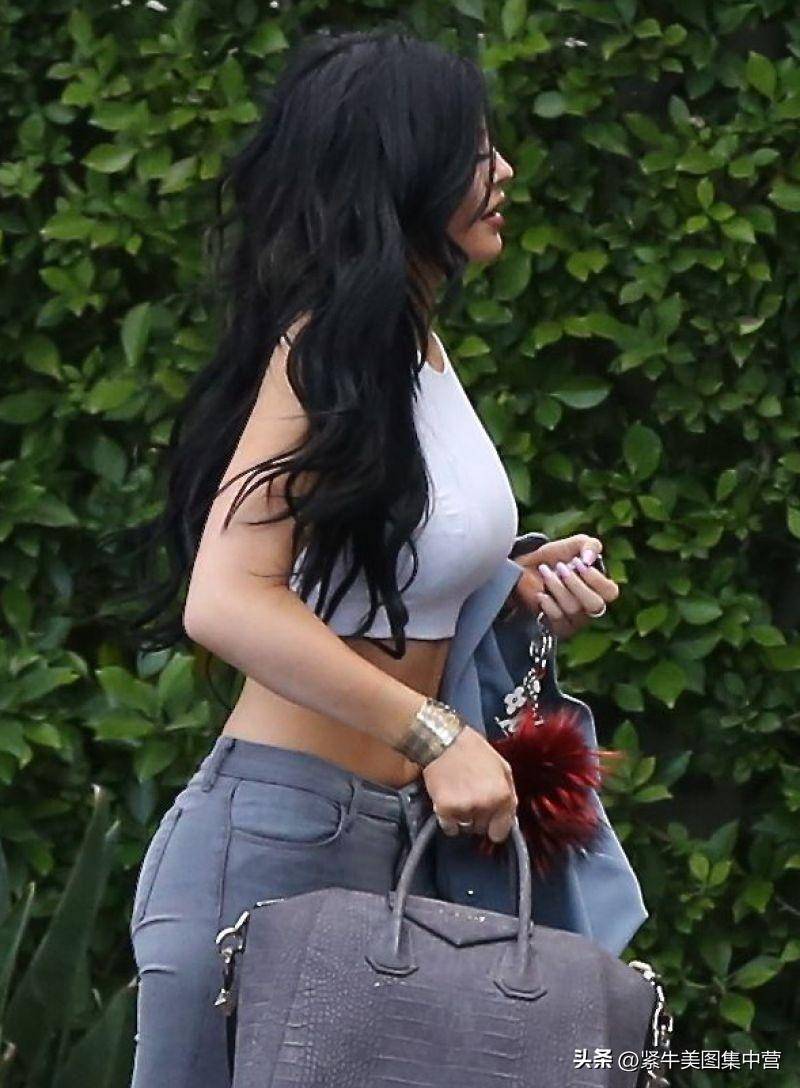 凱莉·詹娜 (kylie jenner) 緊身牛仔褲寫真美圖_pia_穿著_頭髮